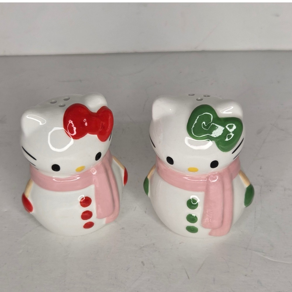 Sanrio Hello Kitty Snowman Salt and Pepper Shakers Holiday Ceramic Set Pink Bow